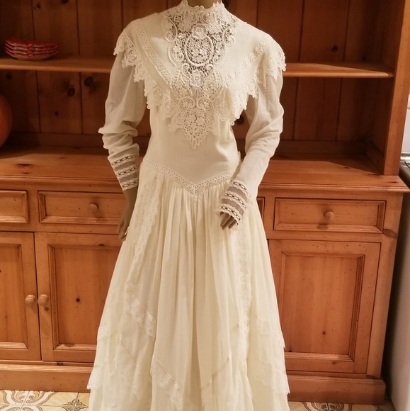 Victorian Wedding Dresses Off White
